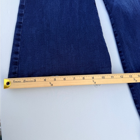 Express 70s Flare Mid Rise Ultra‎ Hyper Stretch- Conscious Edit Med 6/8/10 Short - Picture 13 of 13